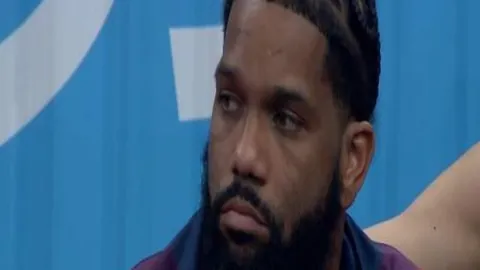 青岛市委常委会召开2025年度民主生活会