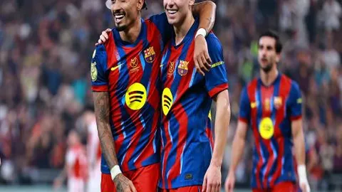 泰山后卫王彤受伤离场，救护车火速接送